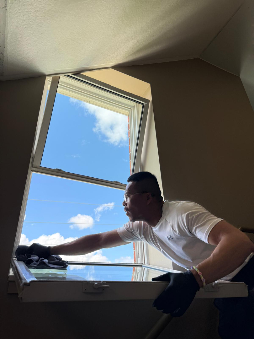 Complete Interior and Exterior Window Cleaning